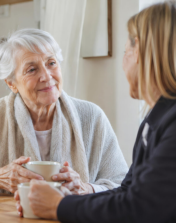 Geriatrische frührehabilitative Komplextherapie (GKT) am Klinikum Landau-SÜW, Entlassmanagement, Sozialarbeiterin mit Patientin