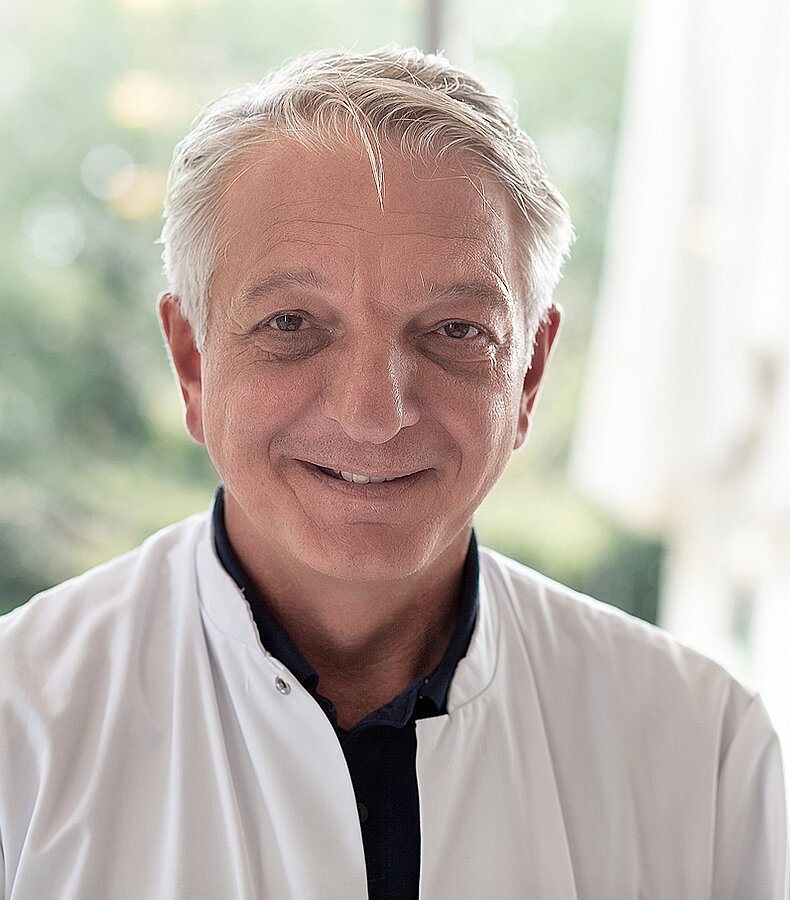 Priv.-Doz. Dr. med. Thomas Kunt Chefarzt Innere Medizin, Klinikum Landau-SÜW, Geriatrie, Palliativmedizin und Endokrinologie, Internistischer Leiter Schilddrüsenzentrum Facharztkompetenz: Facharzt für Innere Medizin und Endokrinologie, Diabetologie (DDG) und Geriatrie